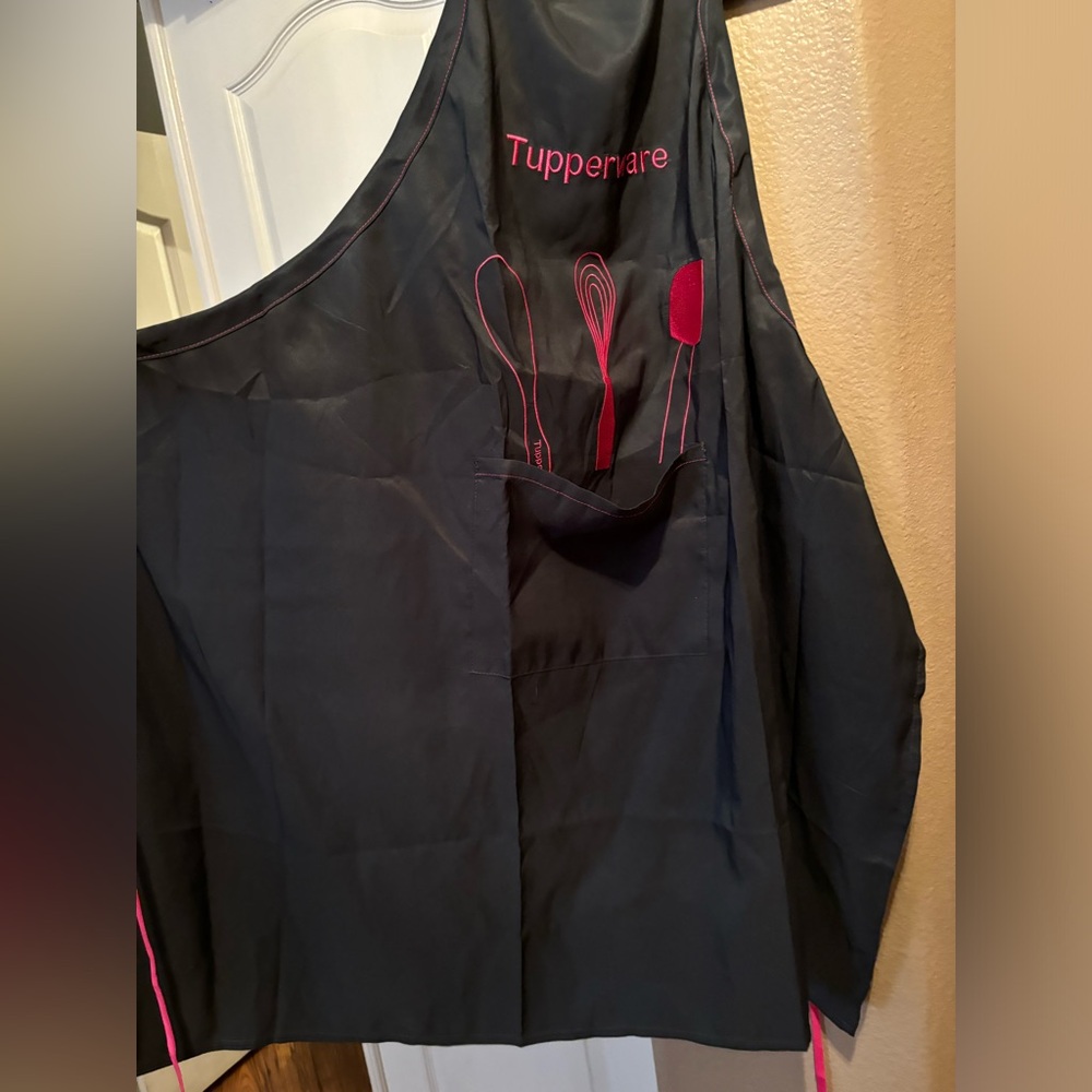Tupperware apron - Picture 3 of 3